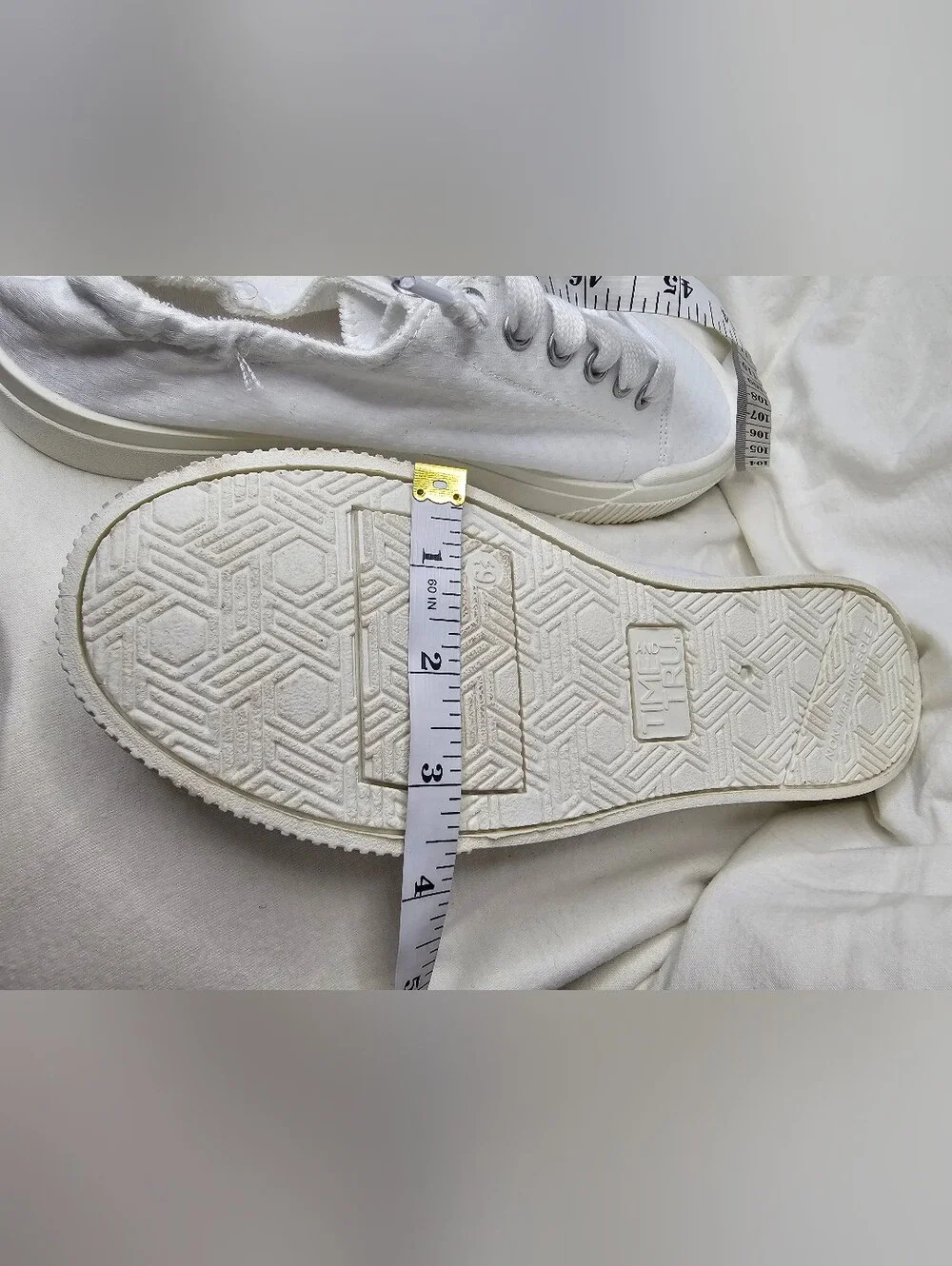 Time and Tru Women's Scrunchback White Canvas Casual Sneakers